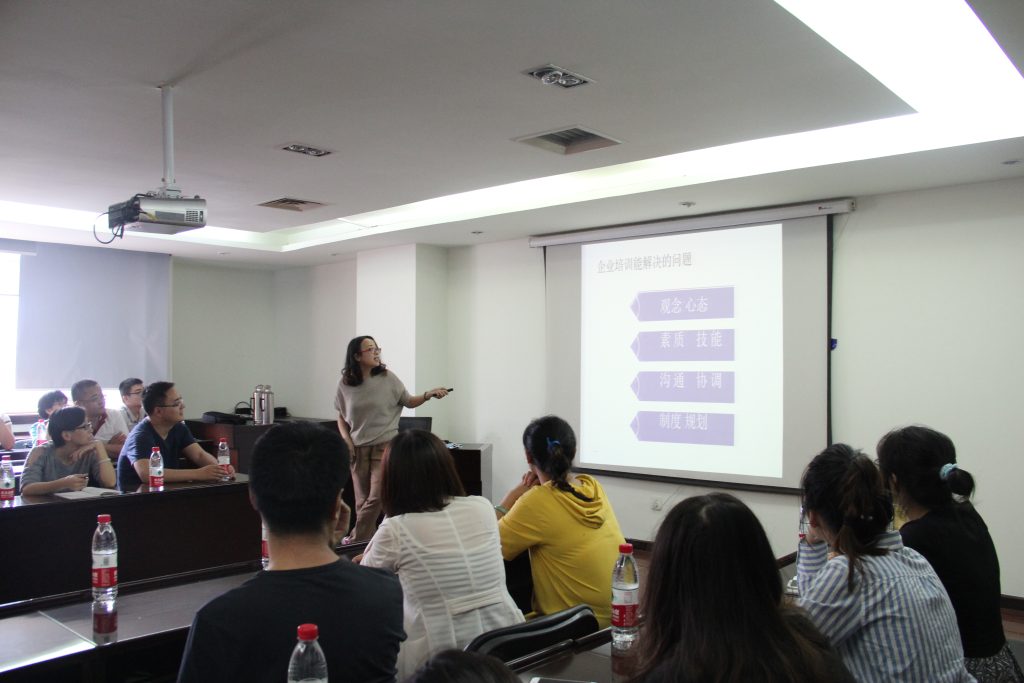 公司舉行培訓(xùn)分享活動 公司舉行培訓(xùn)分享活動