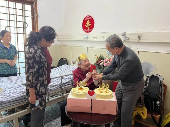 公司為百歲高齡離休干部梁永妙祝壽 公司為百歲高齡離休干部梁永妙祝壽