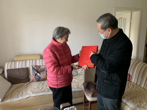 公司開展走訪慰問離退休老同志活動(dòng) 公司開展走訪慰問離退休老同志活動(dòng)
