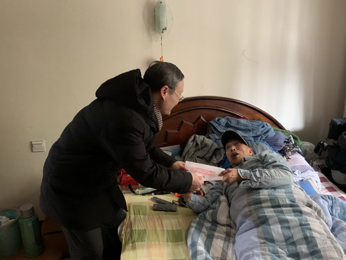 公司領導慰問離退休老同志 公司領導慰問離退休老同志