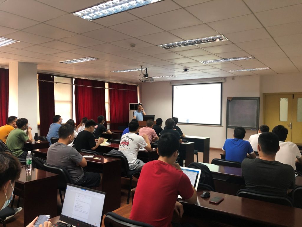 公司舉行研究生開學(xué)典禮 暨安全教育大會 公司舉行研究生開學(xué)典禮 暨安全教育大會