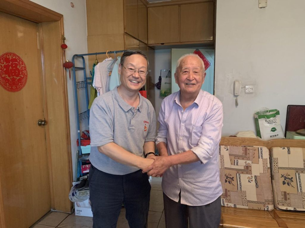 公司慰問抗日戰(zhàn)爭(zhēng)時(shí)期參加革命工作的離休干部 公司慰問抗日戰(zhàn)爭(zhēng)時(shí)期參加革命工作的離休干部